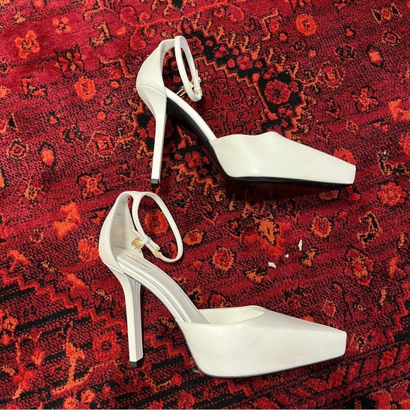 Givenchy G-Lock Platform Pumps in Ivory with Gold Hardware Size 39 US 9 - Picture 3 of 12